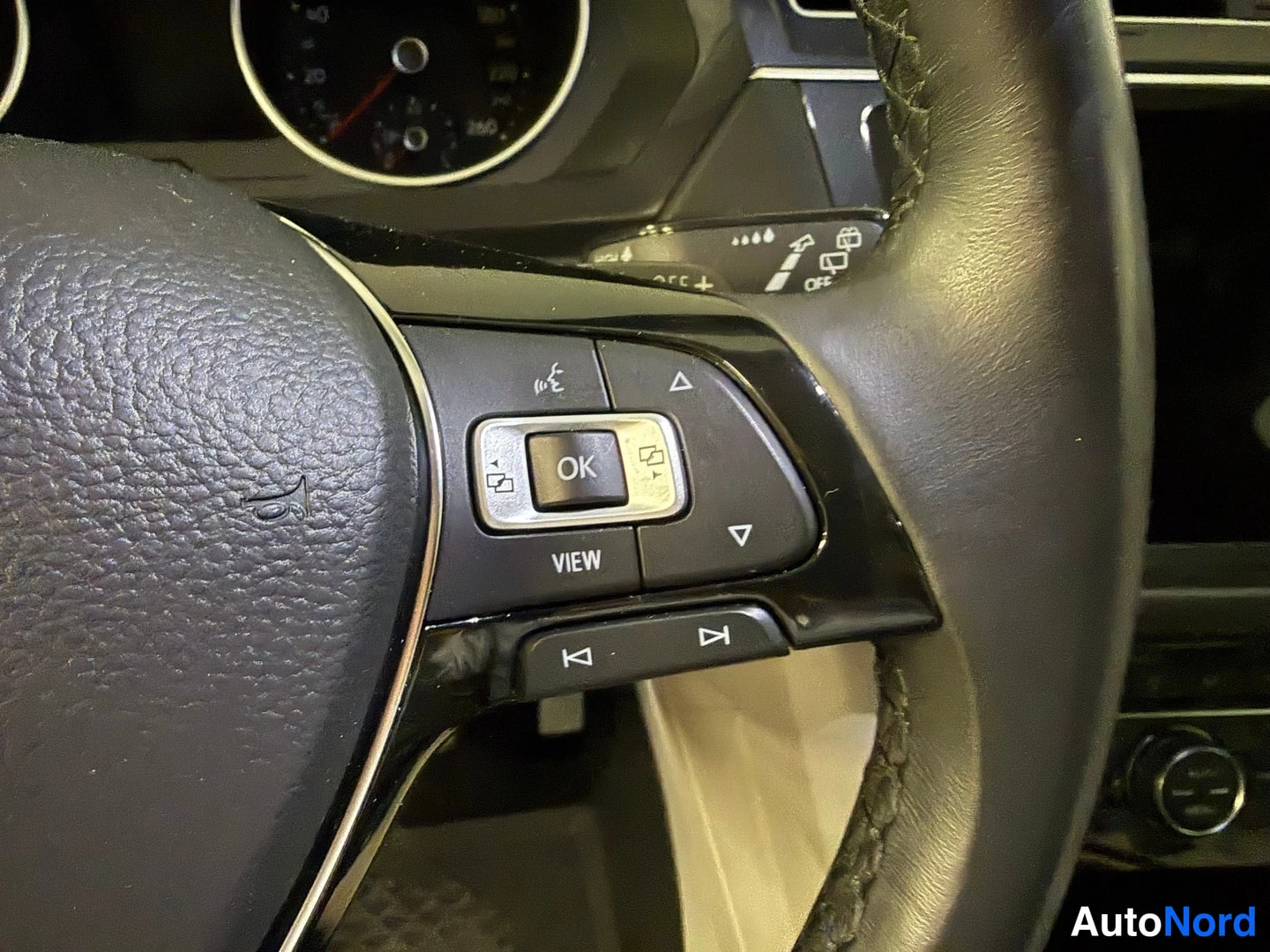Valkoinen Volkswagen Tiguan 2018, kuva 36