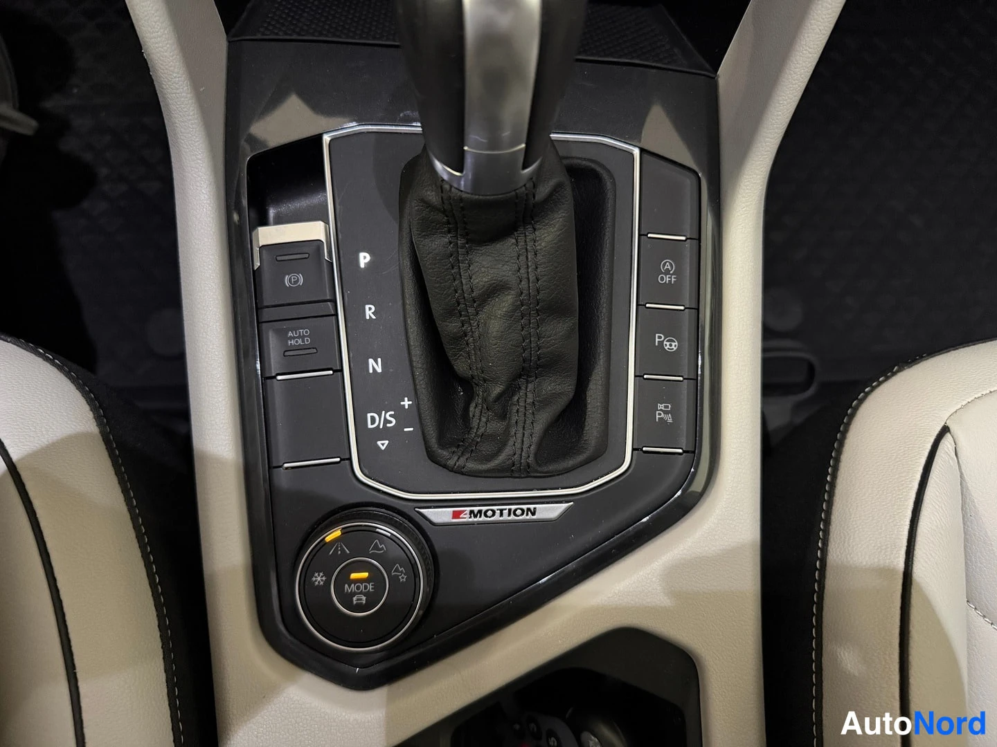 Valkoinen Volkswagen Tiguan 2018, kuva 38