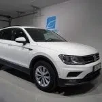 Valkoinen Volkswagen Tiguan 2018, etuviisto, keula oikealle, kuva 3