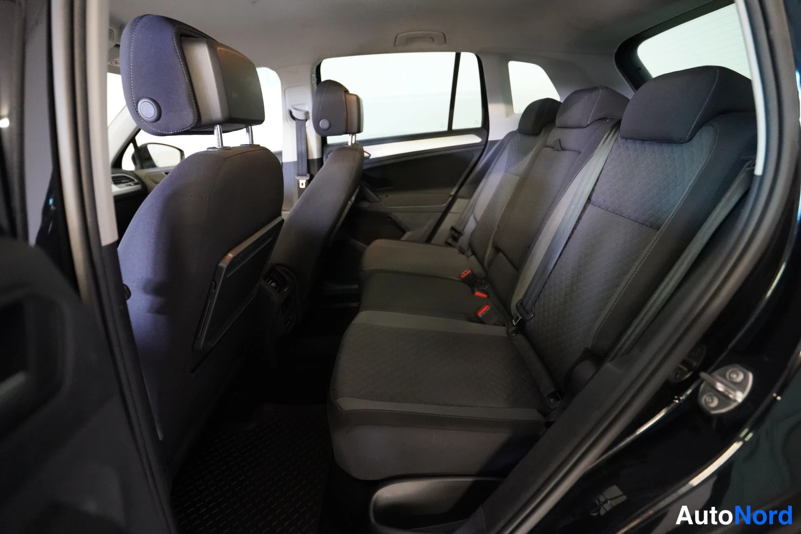 Musta Volkswagen Tiguan 2019, kuva 18