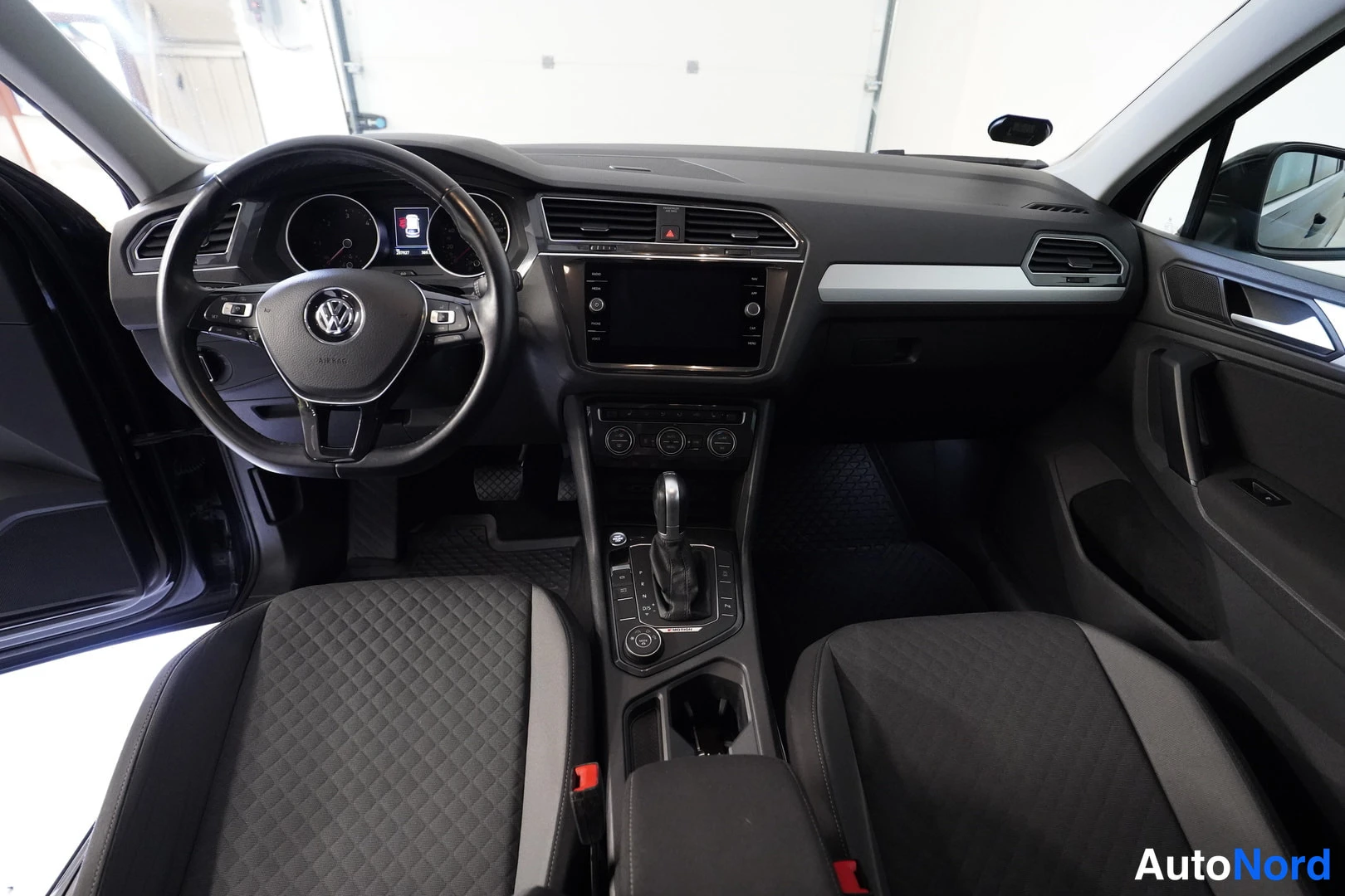 Musta Volkswagen Tiguan 2019, kuva 19