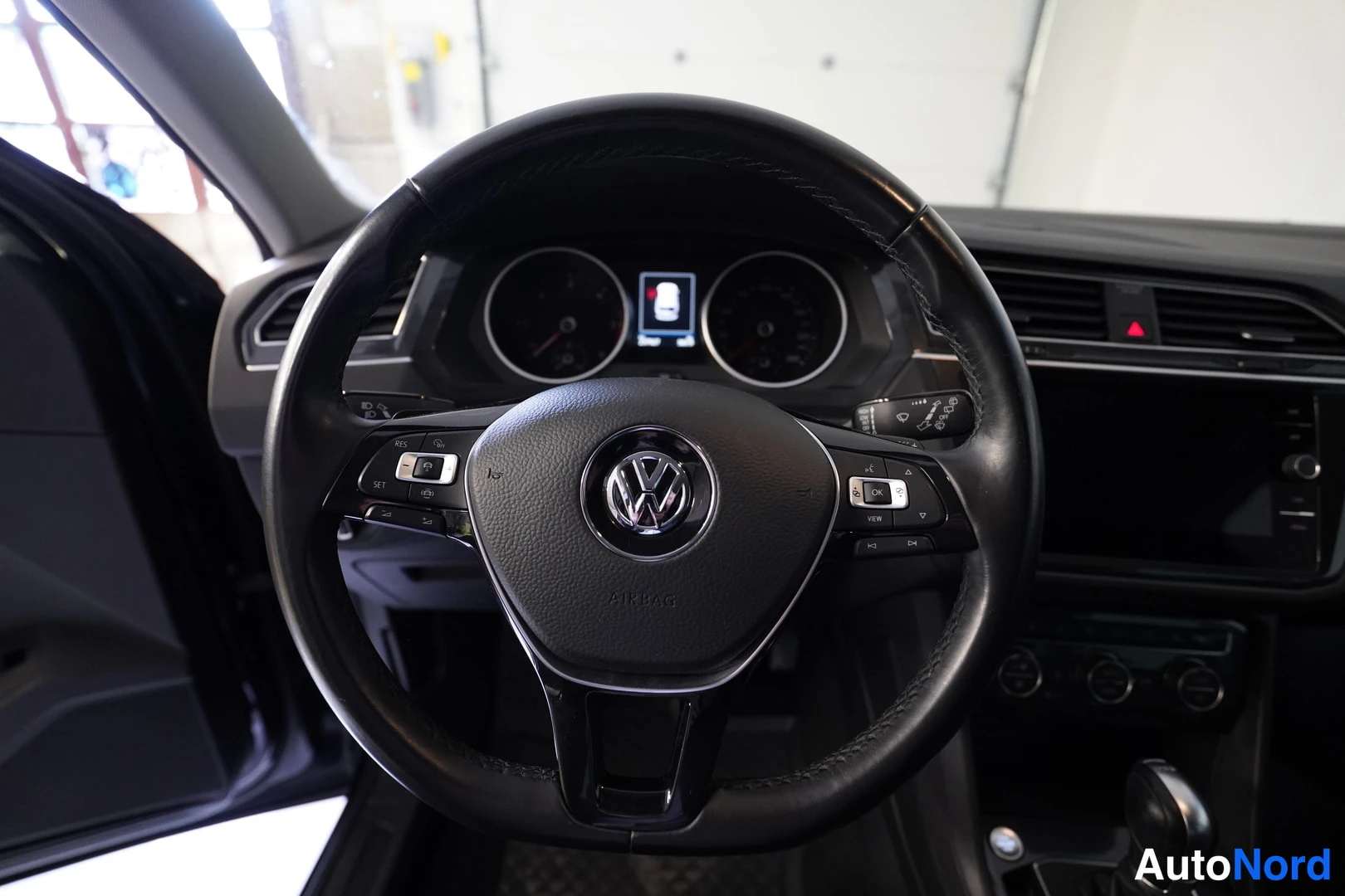 Musta Volkswagen Tiguan 2019, kuva 20
