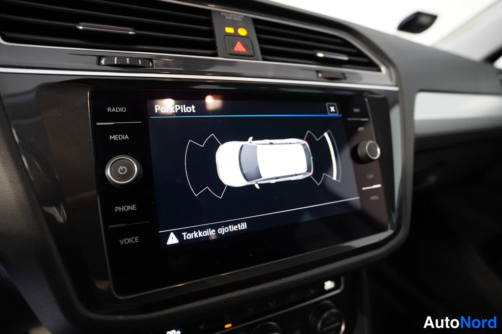 Musta Volkswagen Tiguan 2019, kuva 34