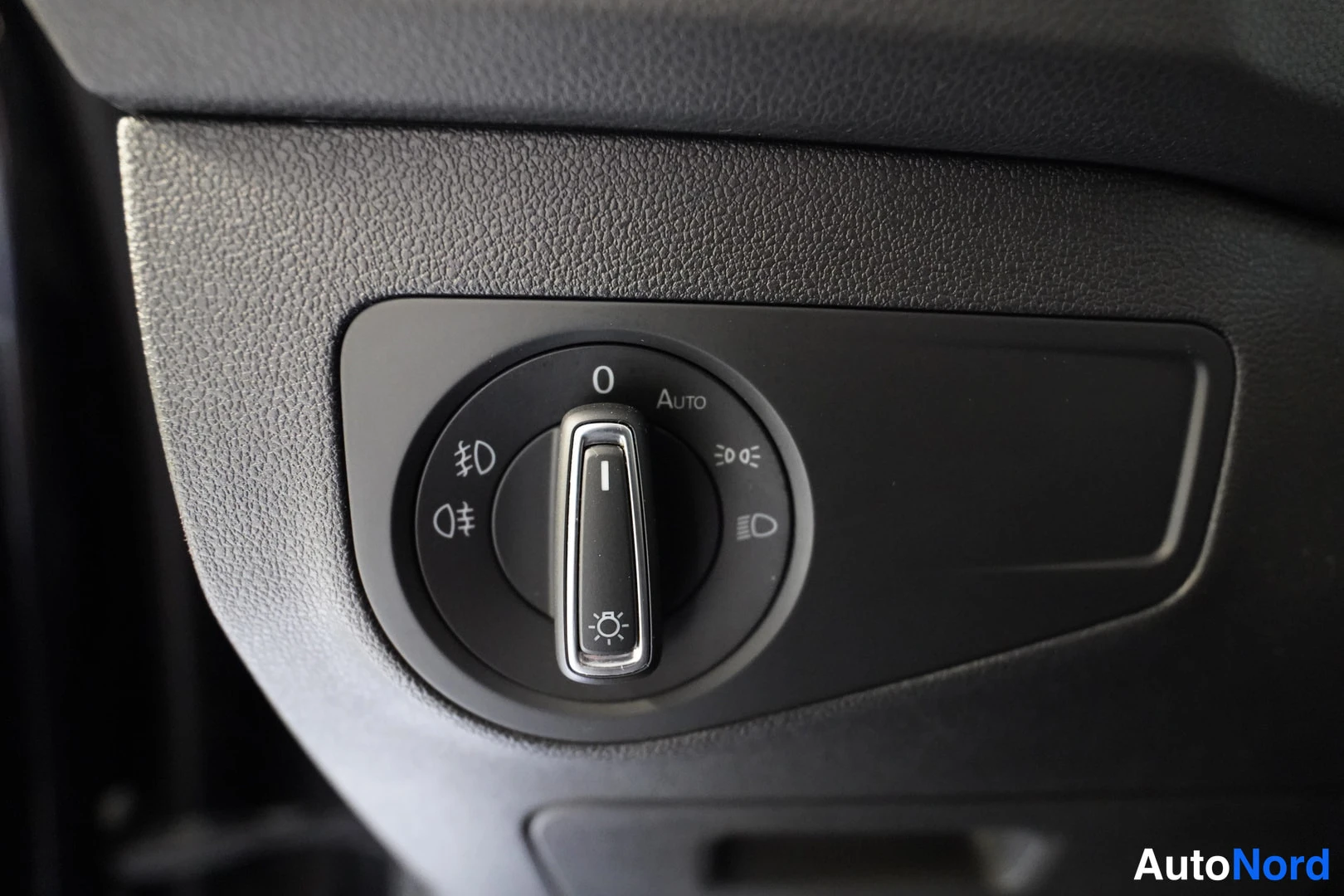 Musta Volkswagen Tiguan 2019, kuva 23