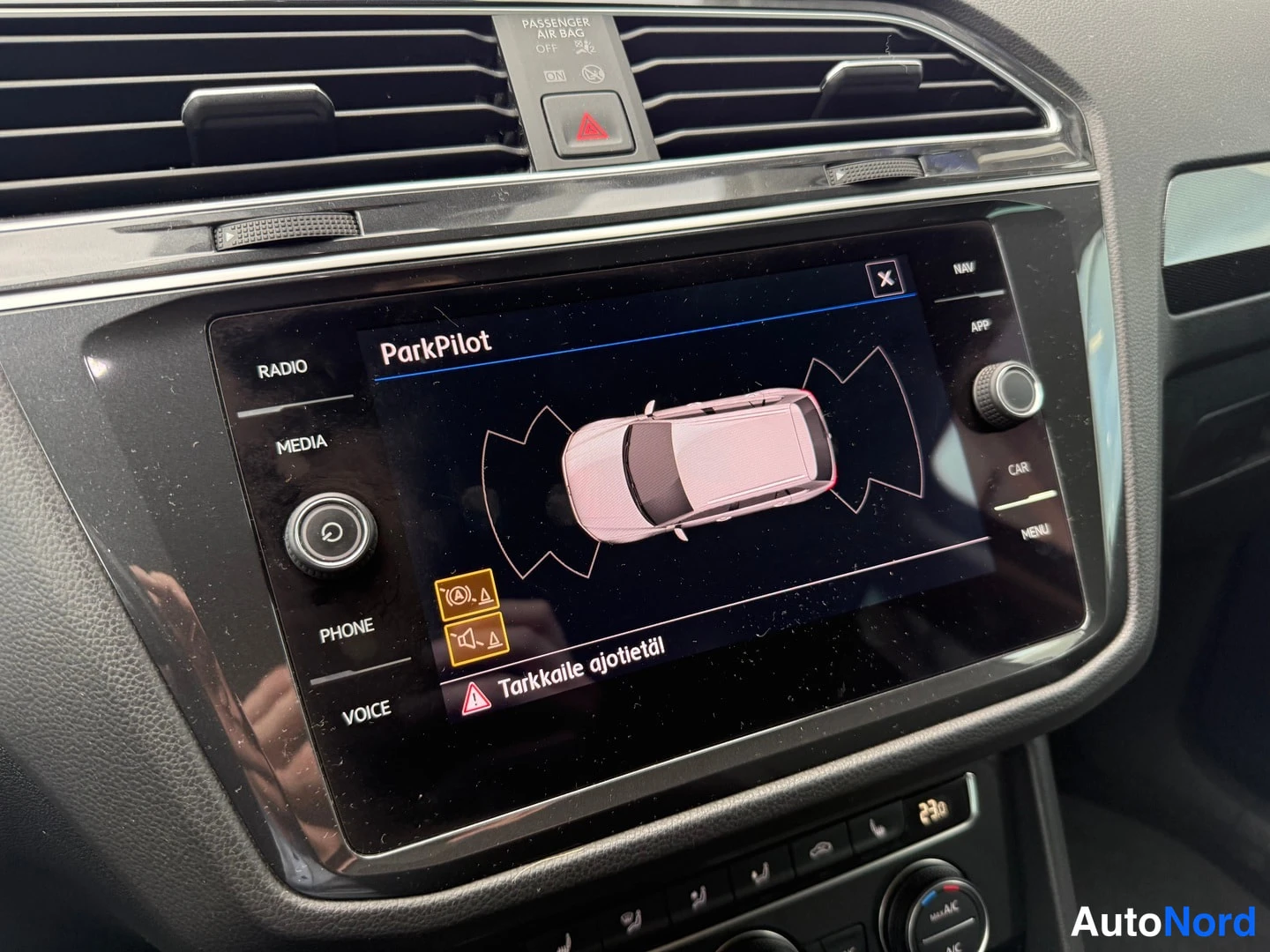 Harmaa Volkswagen Tiguan 2019, kuva 22