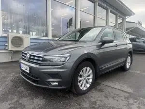 Harmaa Volkswagen Tiguan 2019, etuviisto, keula vasemmalle, kuva 4