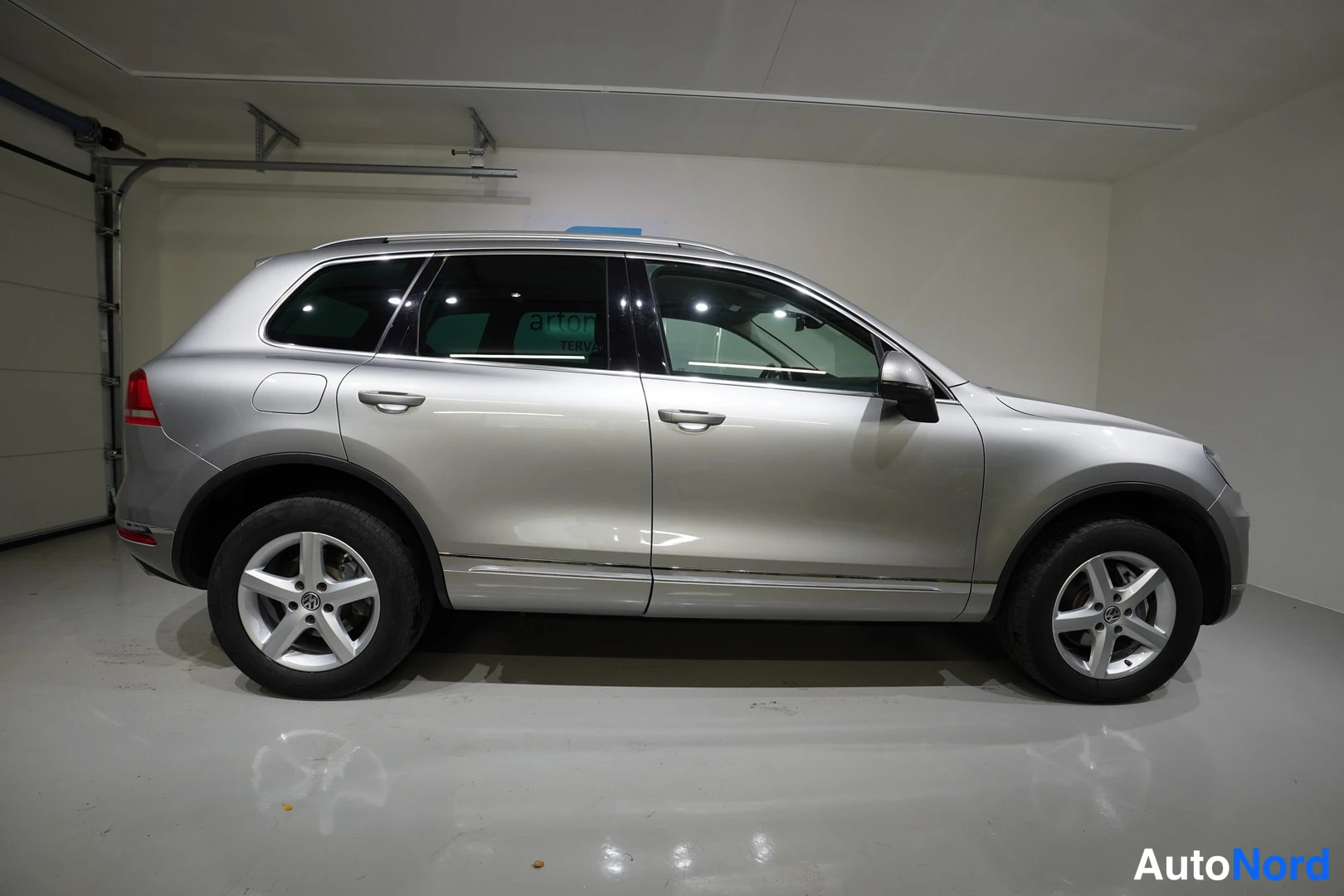 Harmaa Volkswagen Touareg 2017, kuva 26