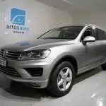 Harmaa Volkswagen Touareg 2017, etuviisto, keula vasemmalle, kuva 6