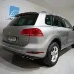 Harmaa Volkswagen Touareg 2017, takaviisto, kuva 13