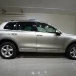 Harmaa Volkswagen Touareg 2017, sivulta, kuva 10