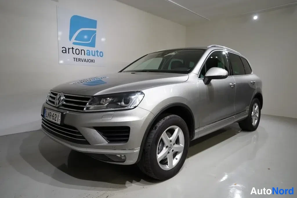 Harmaa Volkswagen Touareg 2017, etuviisto, keula vasemmalle, kuva 5