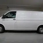 Valkoinen Volkswagen Transporter 2015, sivulta, kuva 11