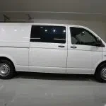 Valkoinen Volkswagen Transporter 2015, sivulta, kuva 12