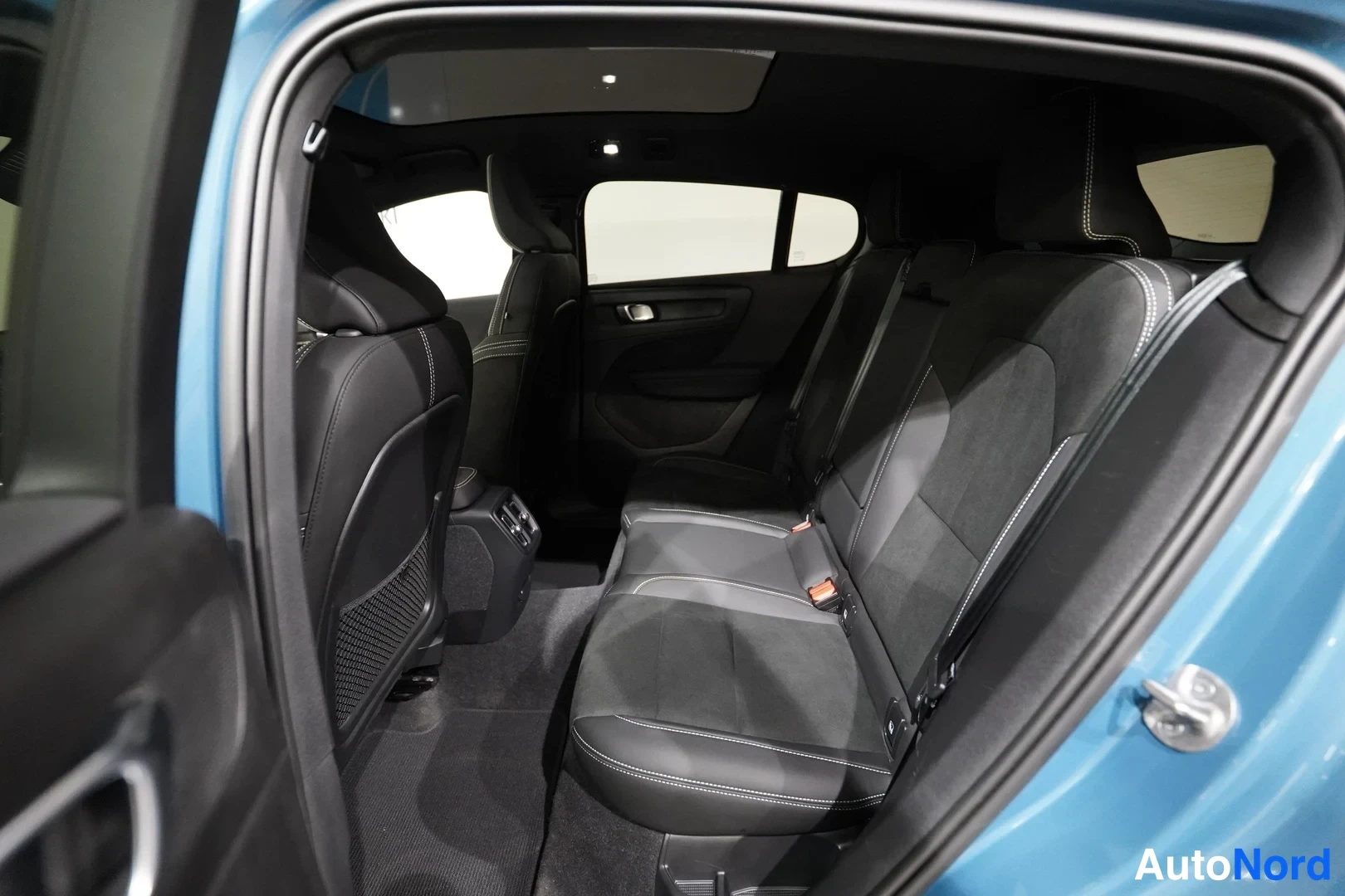 Sininen Volvo C40 2023, kuva 9