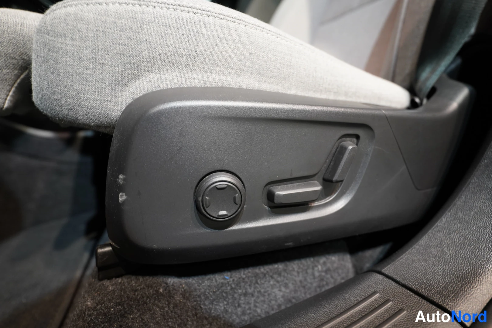 Punainen Volvo C40 2023, kuva 19