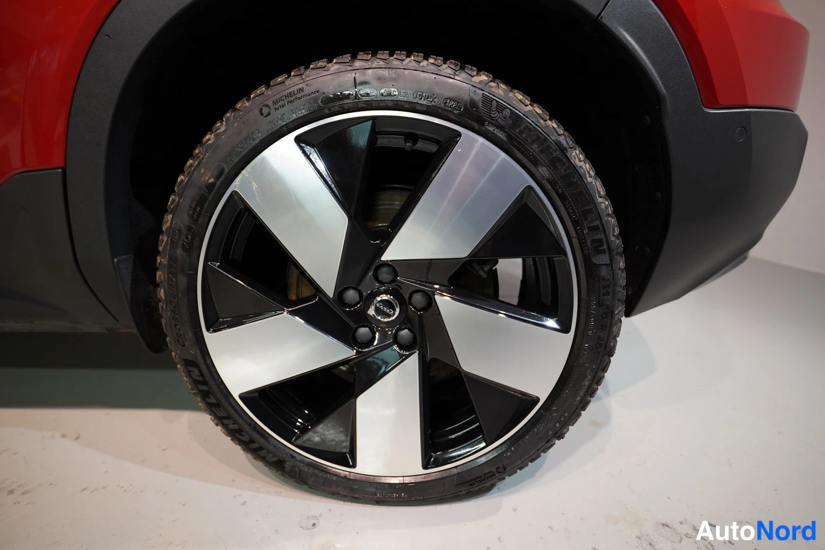 Punainen Volvo C40 2023, kuva 26