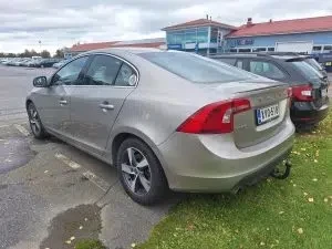 Ruskea Volvo S60 2010, takaviisto, kuva 26