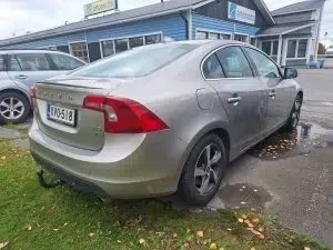 Ruskea Volvo S60 2010, takaviisto, kuva 29