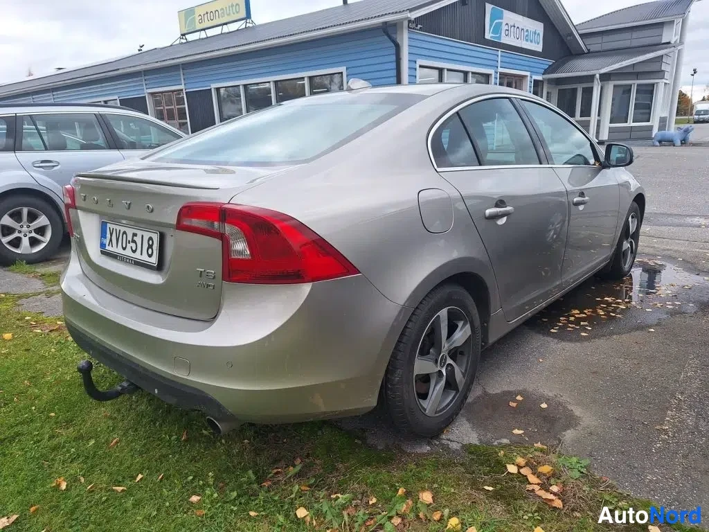 Ruskea Volvo S60 2010, takaviisto, kuva 25