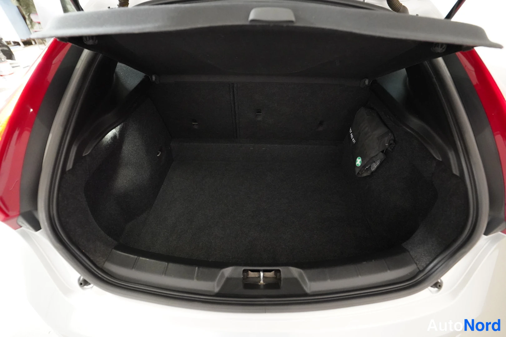 Harmaa Volvo V40 2014, kuva 31