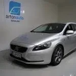 Harmaa Volvo V40 2014, etuviisto, keula vasemmalle, kuva 2