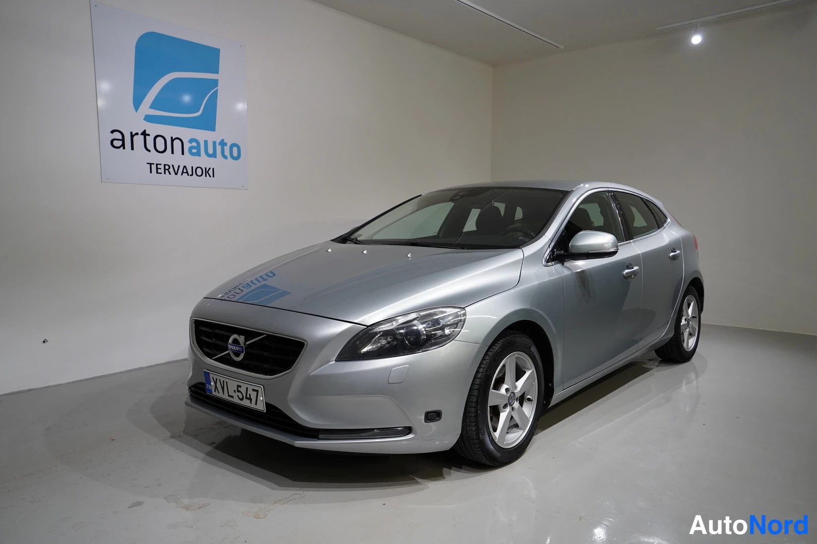 Volvo V40 T2 Momentum 2013