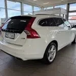 Valkoinen Volvo V60 2017, takaviisto, kuva 14