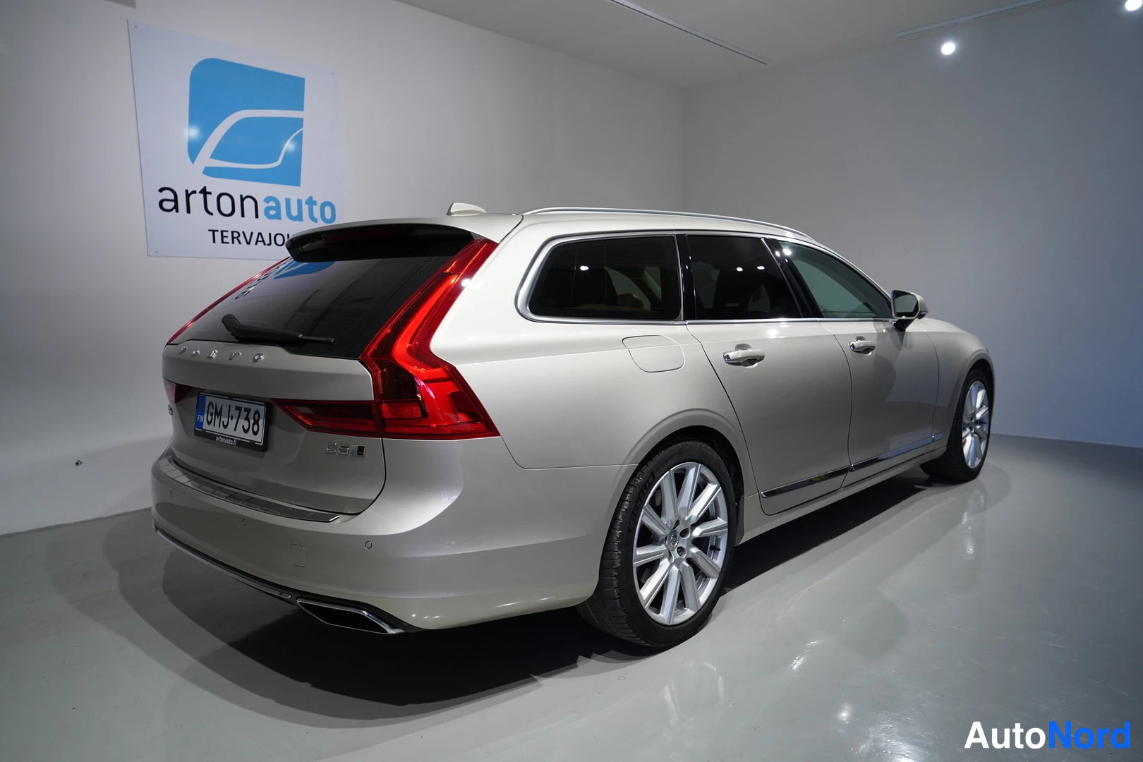 Ruskea Volvo V90 2017, takaviisto, kuva 8
