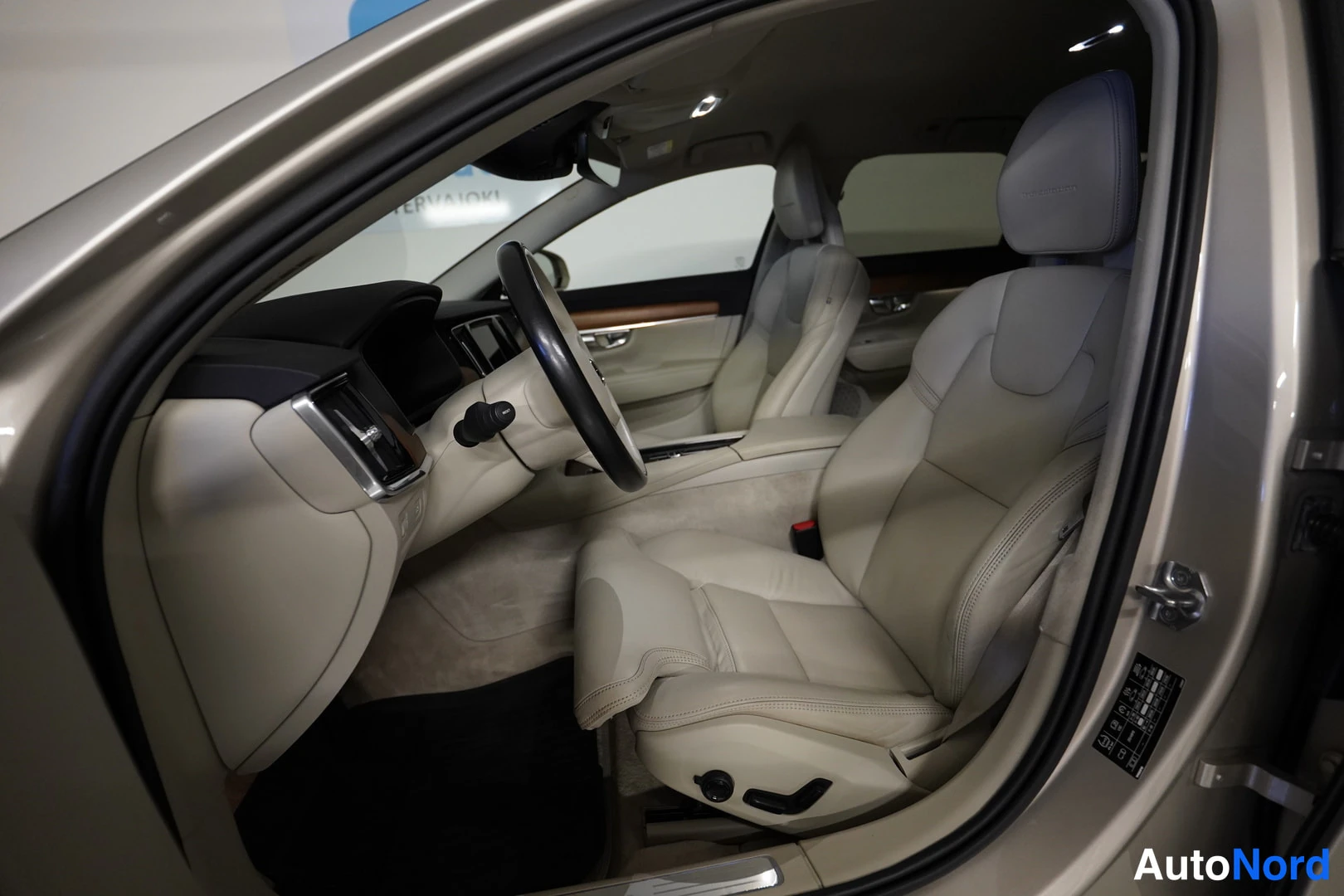 Ruskea Volvo V90 2017, kuva 11