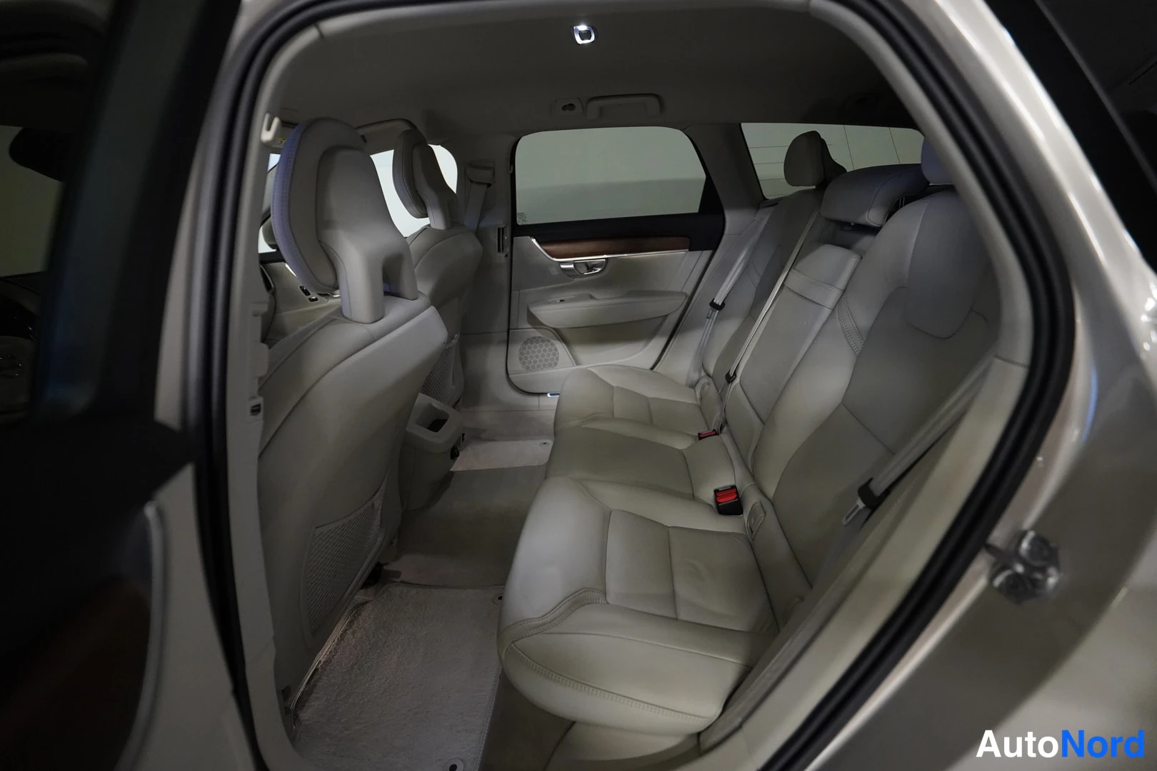 Ruskea Volvo V90 2017, kuva 12