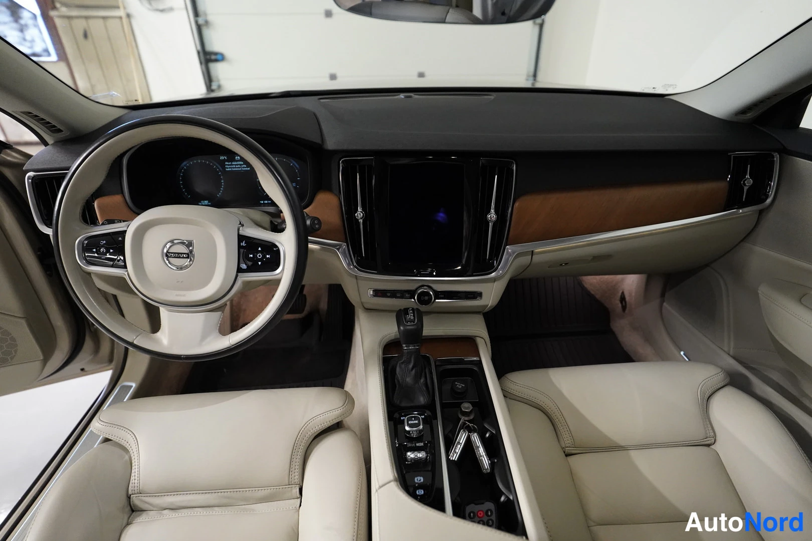 Ruskea Volvo V90 2017, kuva 13
