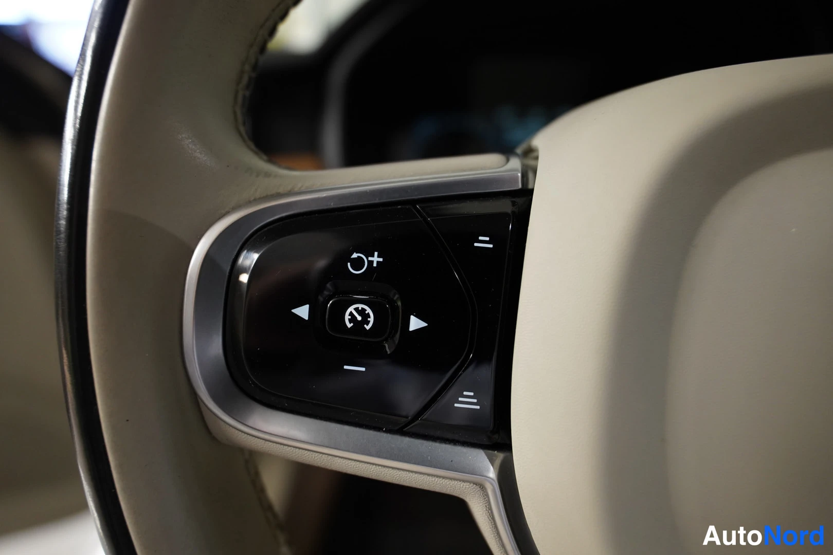 Ruskea Volvo V90 2017, kuva 15