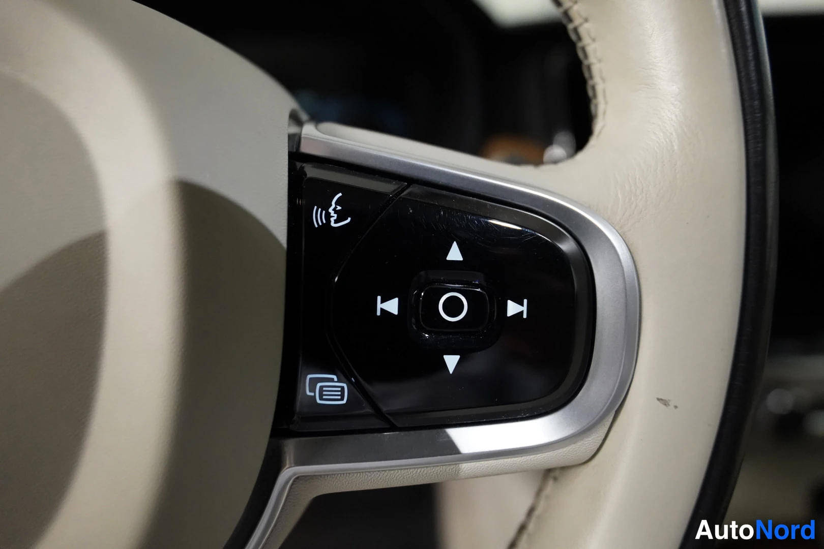 Ruskea Volvo V90 2017, kuva 16