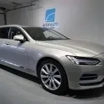 Ruskea Volvo V90 2017, etuviisto, keula oikealle, kuva 3