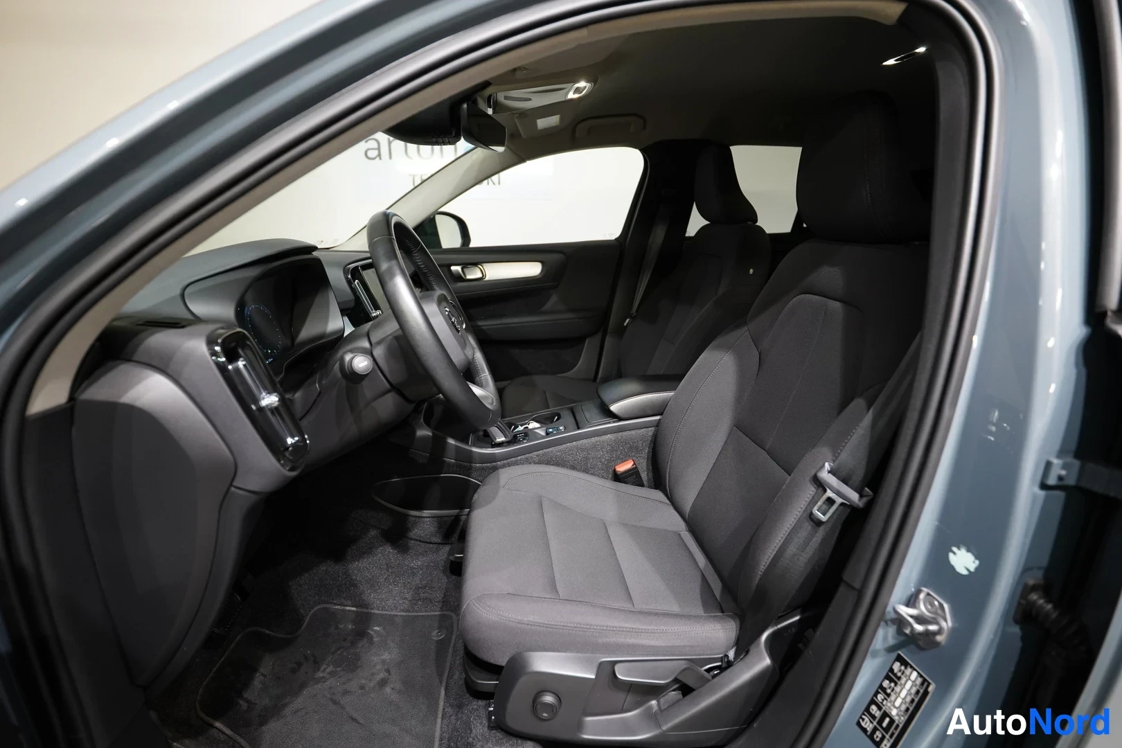Harmaa Volvo XC40 2020, kuva 7