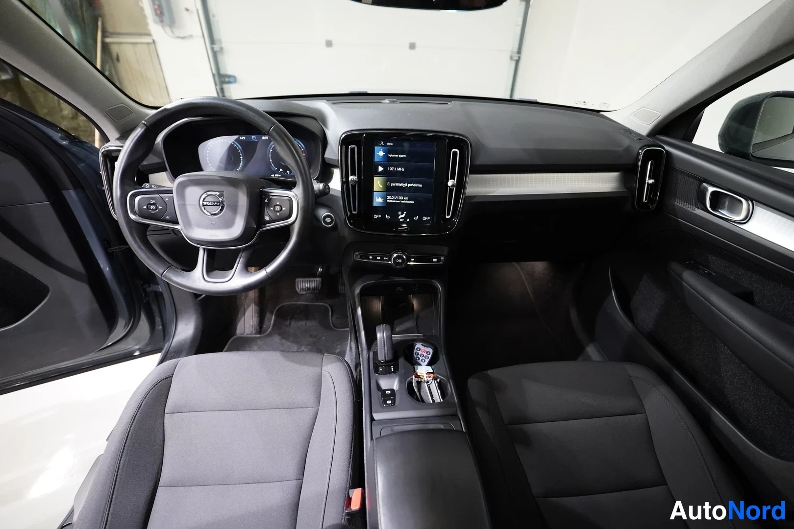 Harmaa Volvo XC40 2020, kuva 9