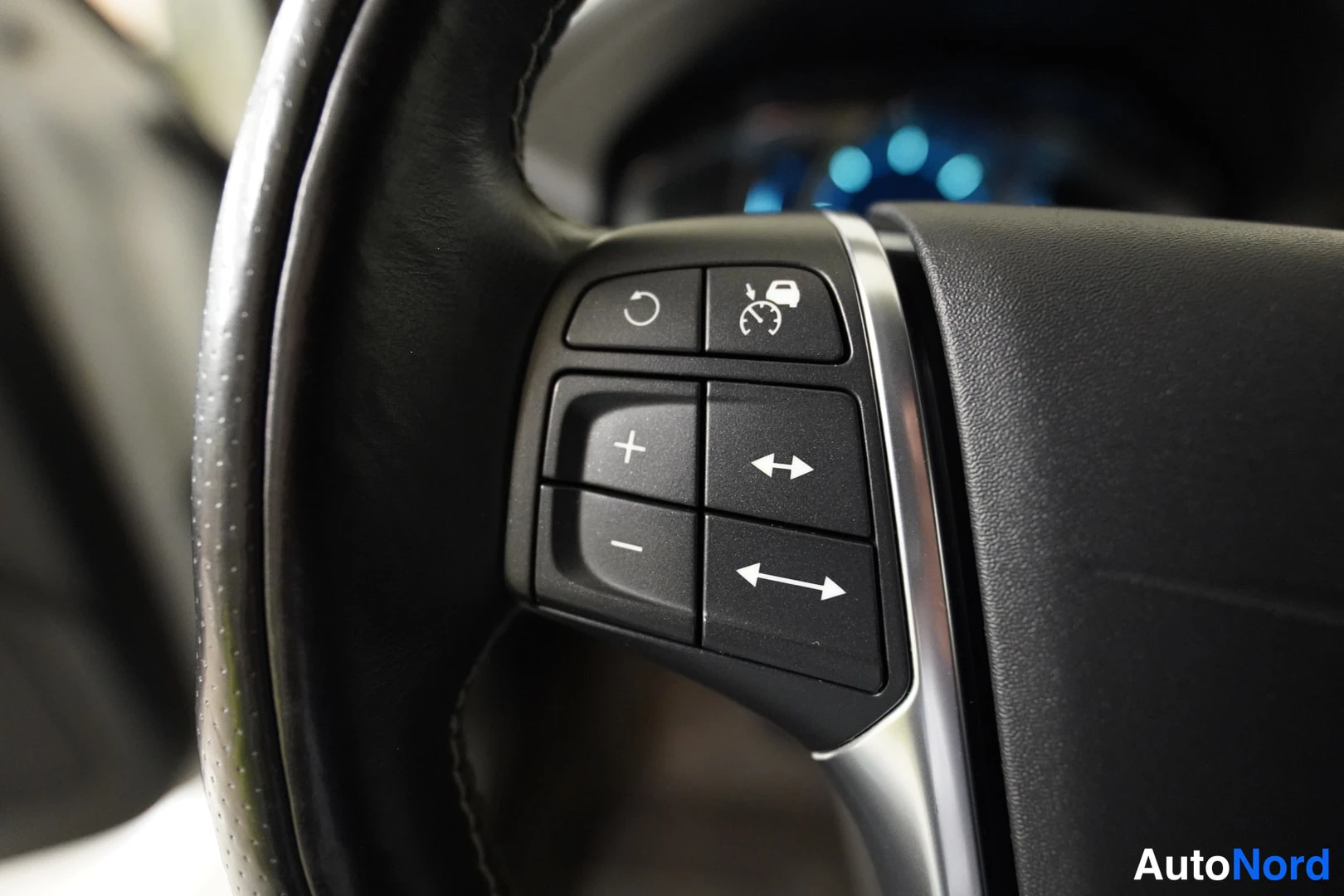 Valkoinen Volvo XC60 2014, kuva 21
