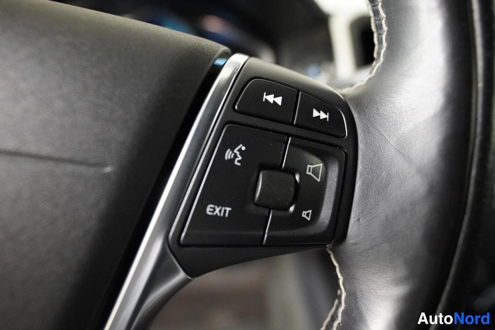 Valkoinen Volvo XC60 2014, kuva 35