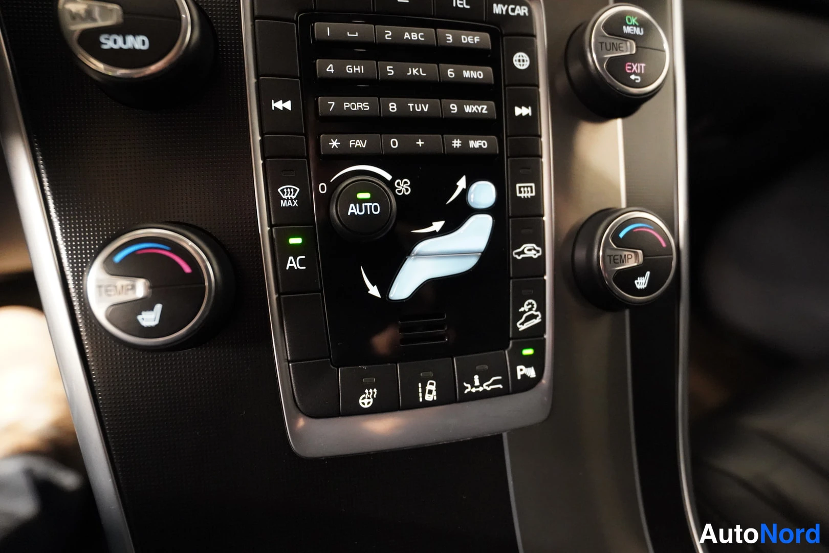 Valkoinen Volvo XC60 2014, kuva 37