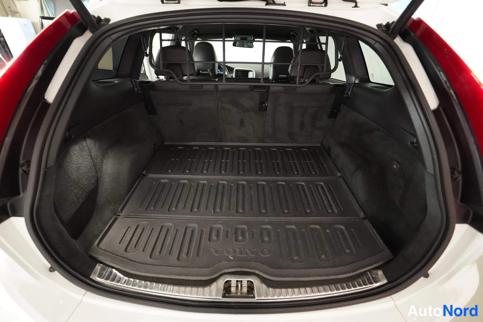 Valkoinen Volvo XC60 2014, kuva 24