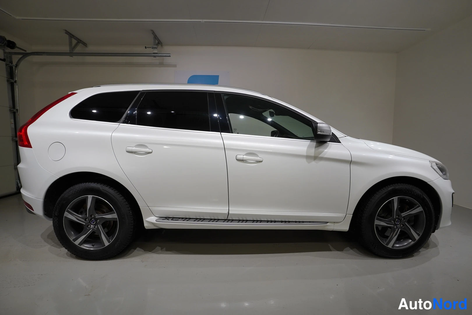 Valkoinen Volvo XC60 2014, takaviisto, kuva 10