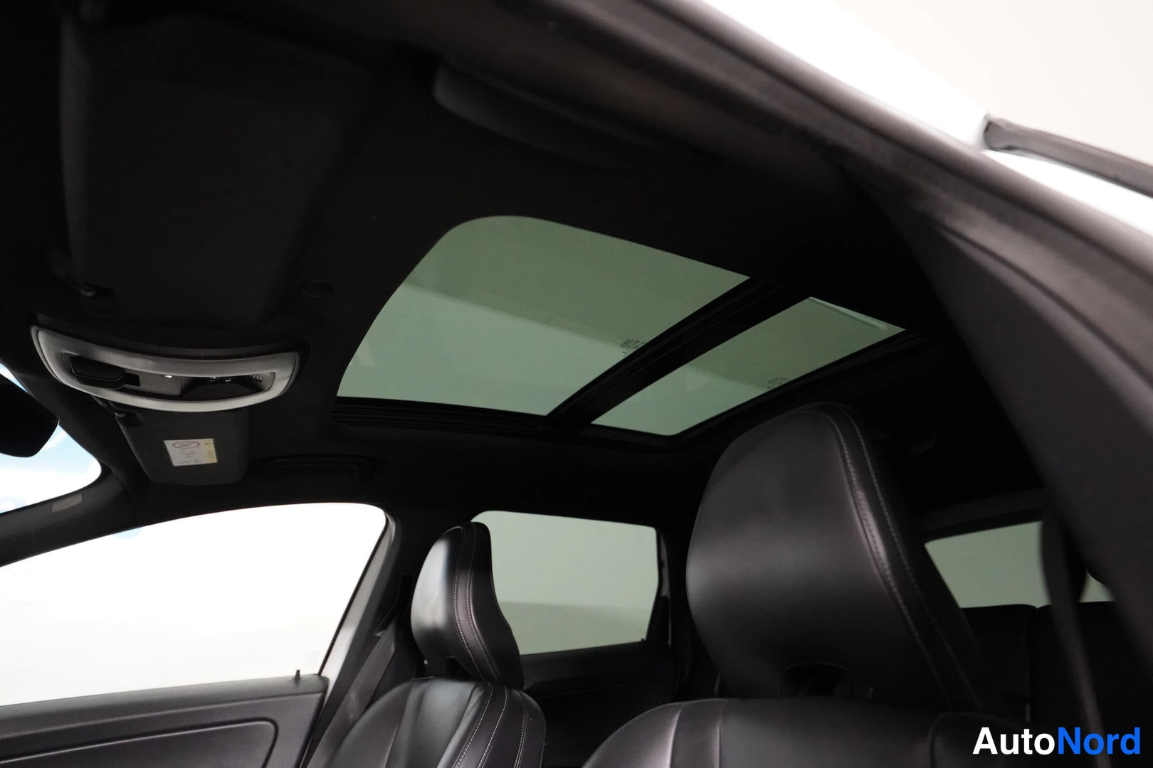 Valkoinen Volvo XC60 2014, kuva 21