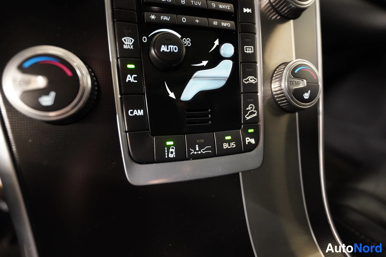Valkoinen Volvo XC60 2014, kuva 22