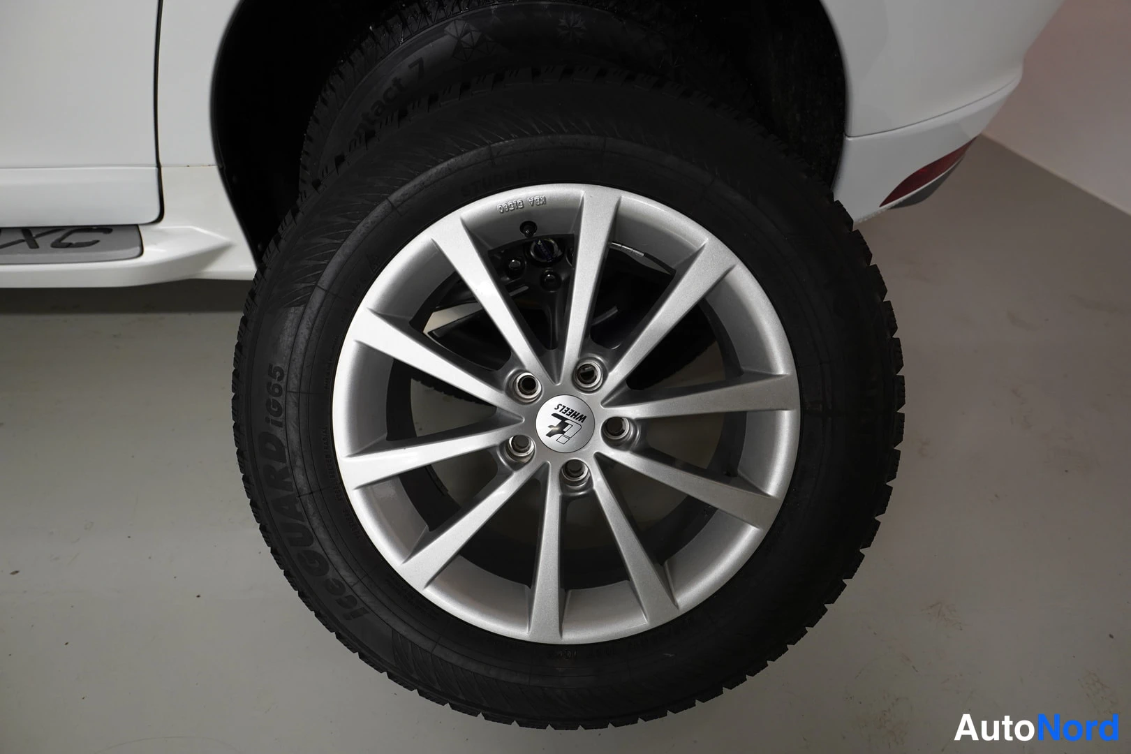 Valkoinen Volvo XC60 2014, kuva 35