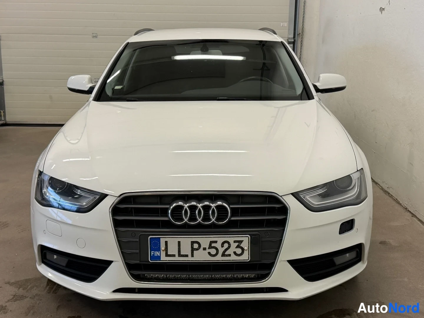 White Audi A4 Avant 2013, front, photo 2