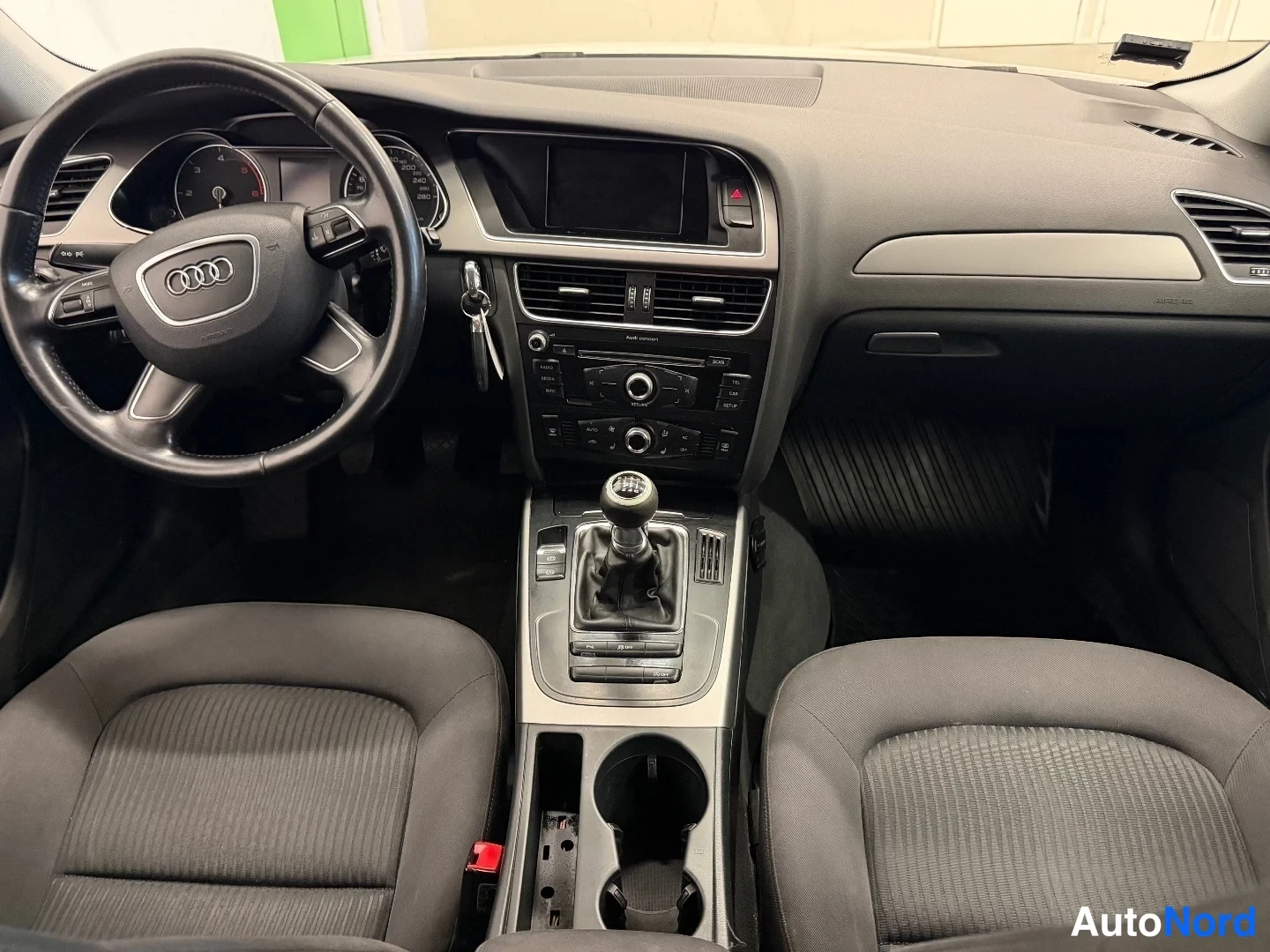 White Audi A4 Avant 2013, photo 5