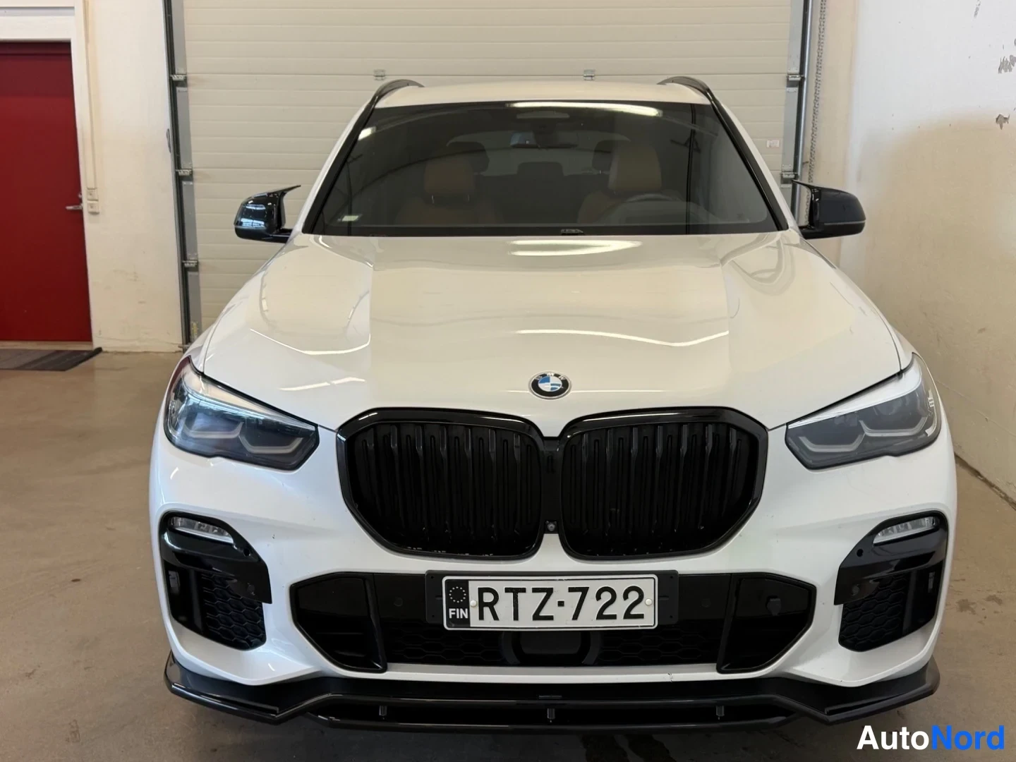 White BMW X5 xDrive30d 2019, front, photo 2