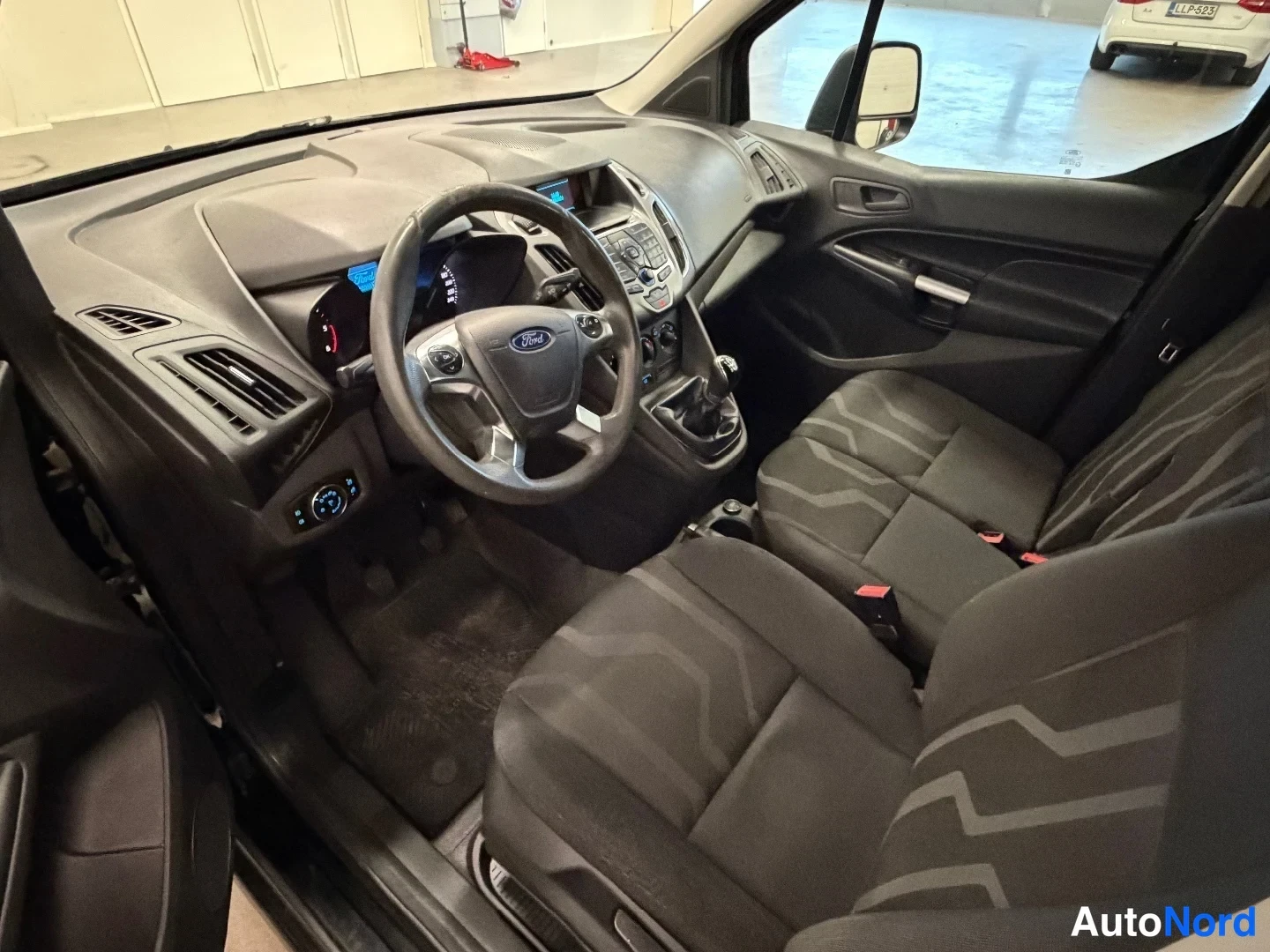 Black Ford Transit Connect 2016, photo 7