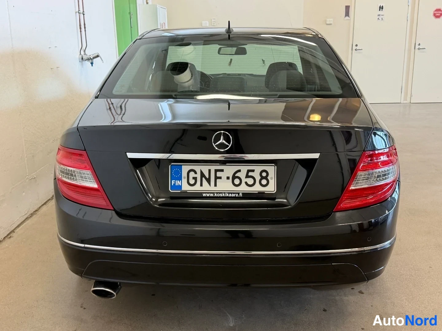 Musta Mercedes-Benz C 220 CDI 2009, takaa, kuva 3