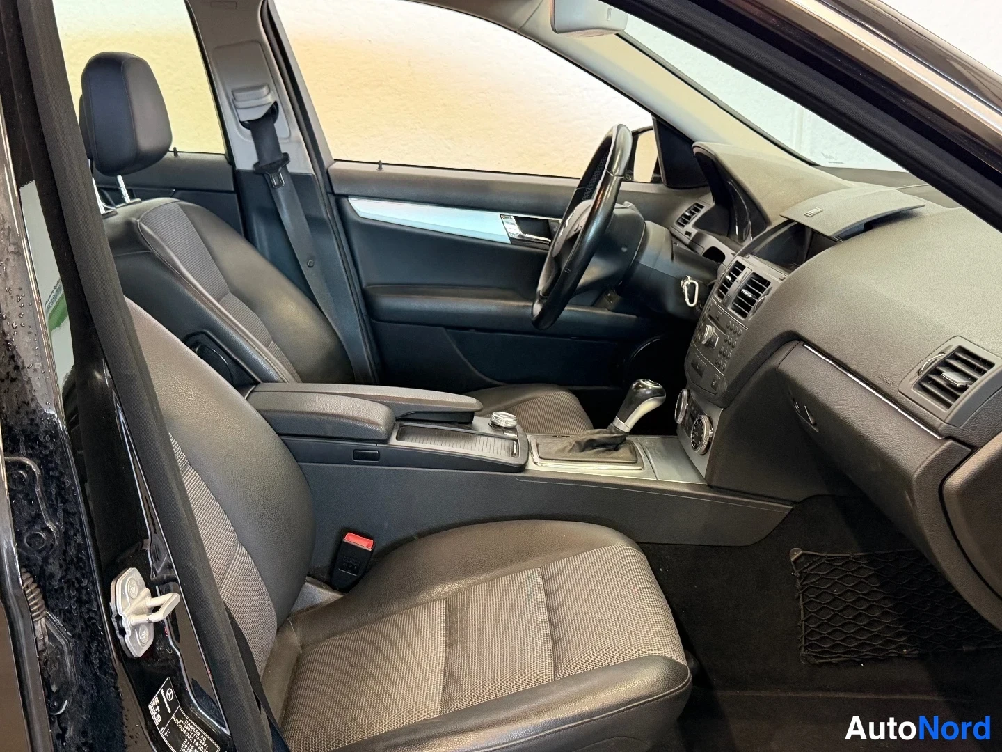 Musta Mercedes-Benz C 220 CDI 2009, kuva 4